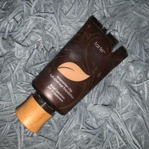 Like new Amazonian clay full coverage foundation